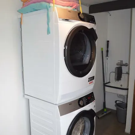 La Tourelle D'achille Leontine Nyaraló Rochefort