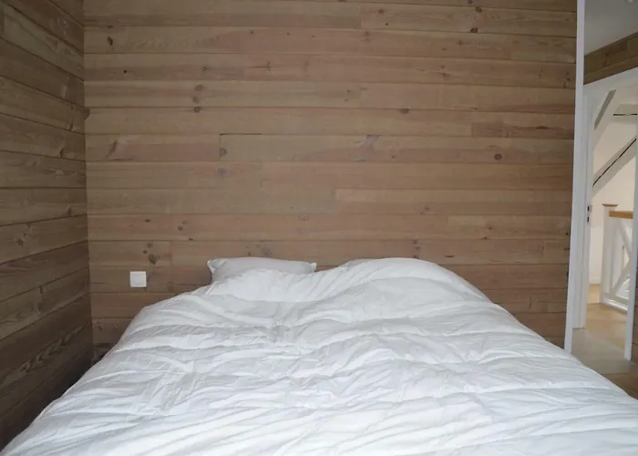 Hébergement de vacances La Tourelle D’achille Leontine *